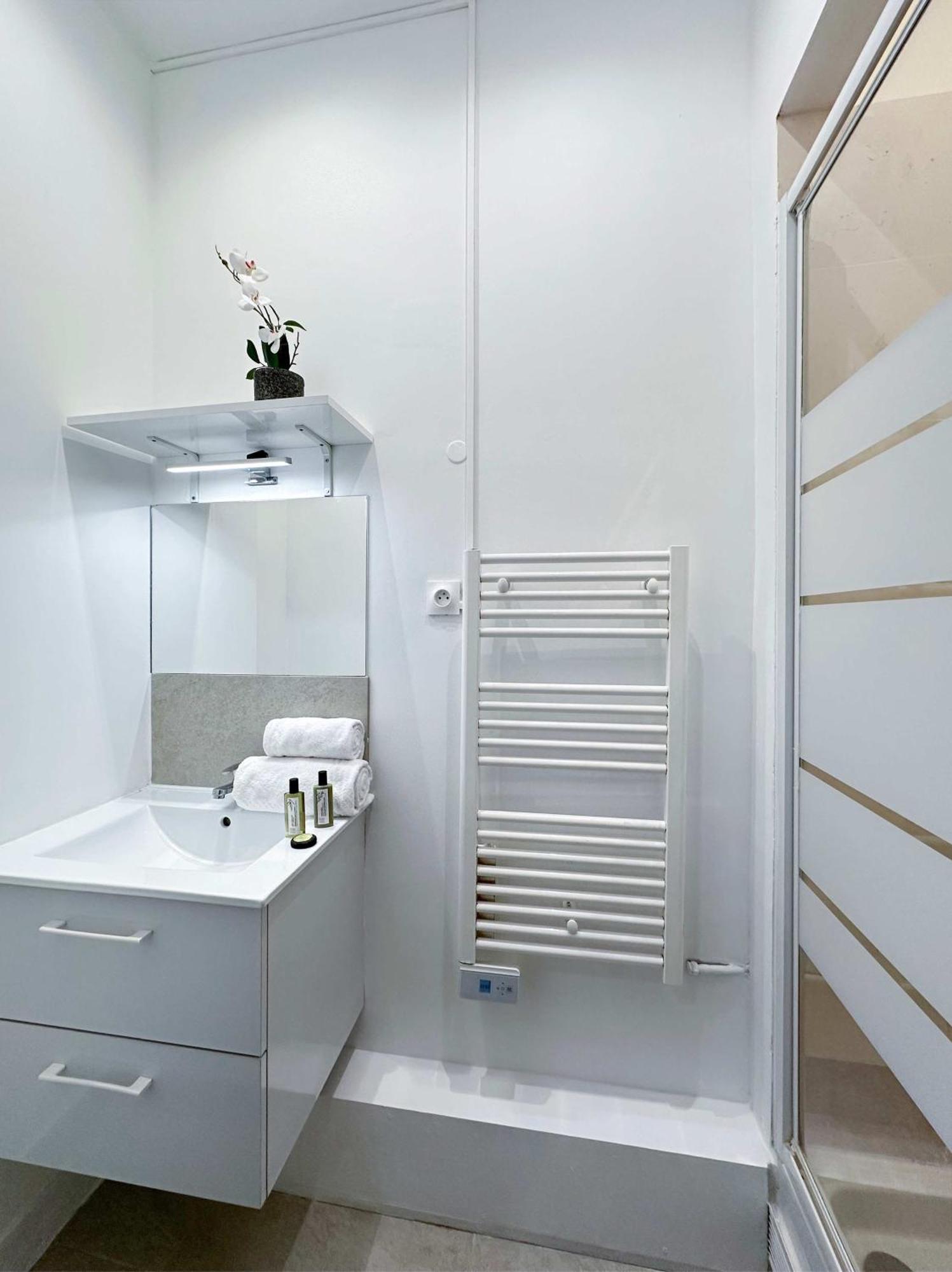 Renovated Champs-Elysees Retreat باريس المظهر الخارجي الصورة