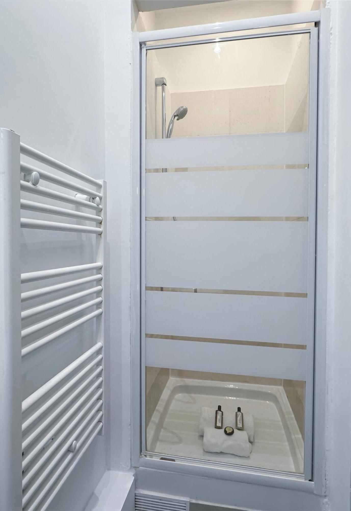 Renovated Champs-Elysees Retreat باريس المظهر الخارجي الصورة